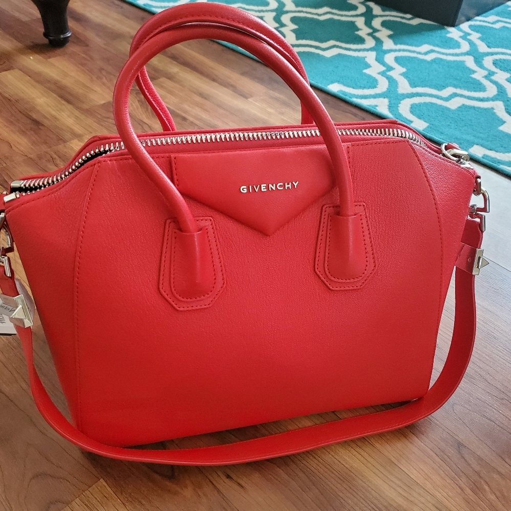 100% Authentic Givenchy Medium Antigona w/ strap